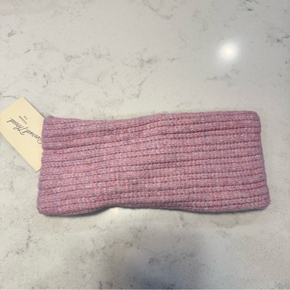 NWT-Winter Bundle Textured Ivory Gloves, Red Gloves, Pink/Purple Knit Headband - Picture 10 of 13